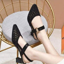 Sandália Bárbara™ com Detalhes em Renda + Salto Médio / O Calçado que é um Deslumbre em todos os sentidos!